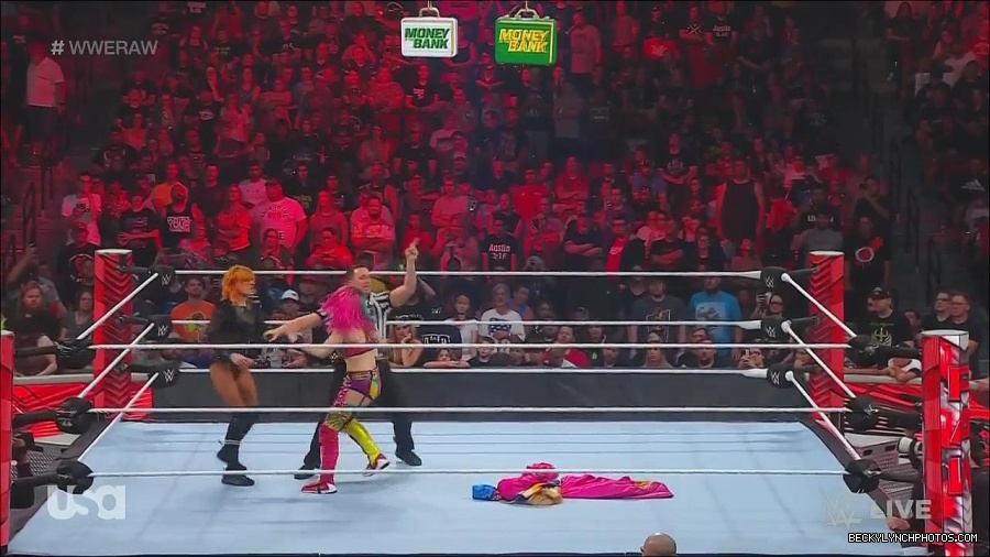 WWE_Monday_Night_Raw_2022_06_20_720p_HDTV_x264-NWCHD_mp4_006918618.jpg