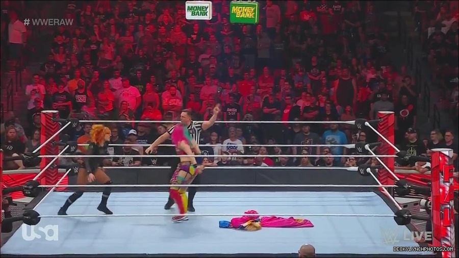 WWE_Monday_Night_Raw_2022_06_20_720p_HDTV_x264-NWCHD_mp4_006919018.jpg