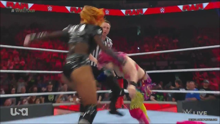 WWE_Monday_Night_Raw_2022_06_20_720p_HDTV_x264-NWCHD_mp4_006919819.jpg