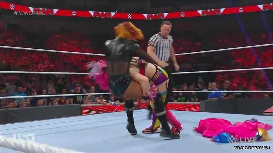 WWE_Monday_Night_Raw_2022_06_20_720p_HDTV_x264-NWCHD_mp4_006920219.jpg