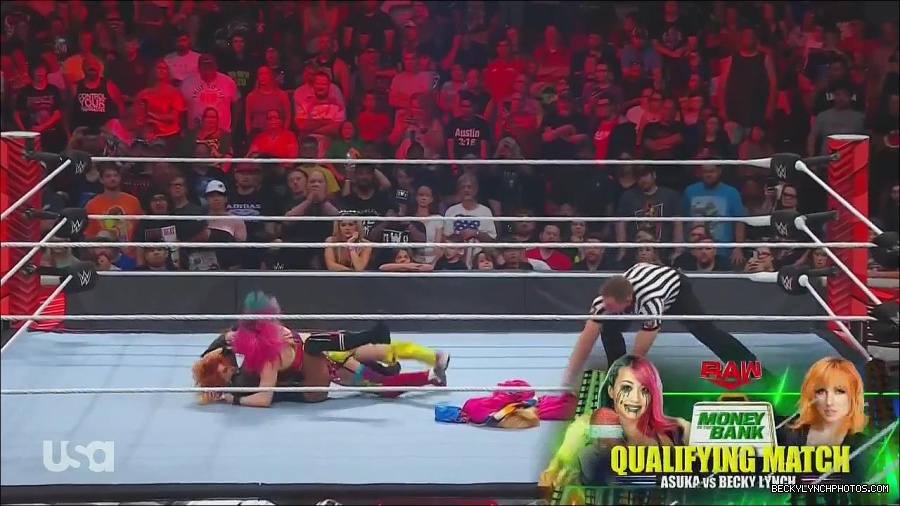 WWE_Monday_Night_Raw_2022_06_20_720p_HDTV_x264-NWCHD_mp4_006921421.jpg
