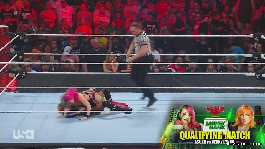 WWE_Monday_Night_Raw_2022_06_20_720p_HDTV_x264-NWCHD_mp4_006923022.jpg