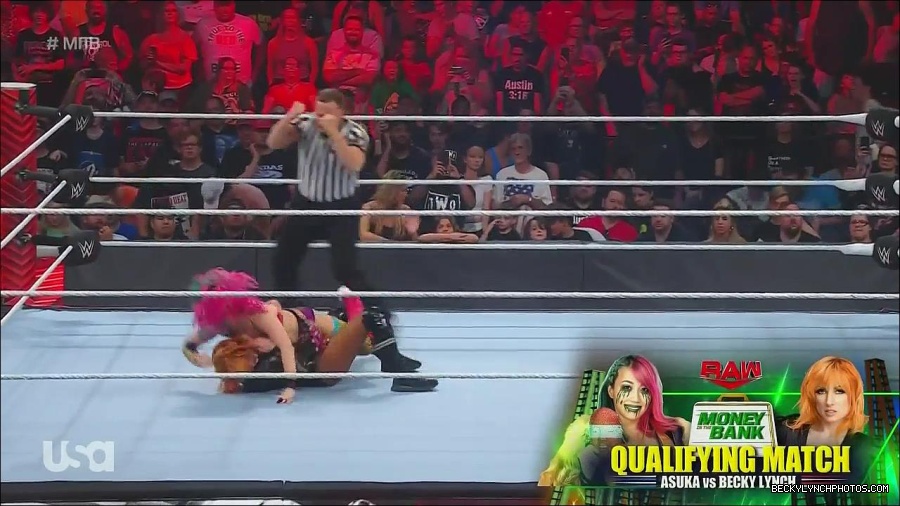 WWE_Monday_Night_Raw_2022_06_20_720p_HDTV_x264-NWCHD_mp4_006923423.jpg