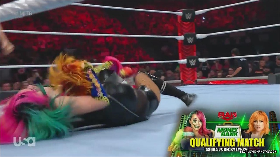 WWE_Monday_Night_Raw_2022_06_20_720p_HDTV_x264-NWCHD_mp4_006923823.jpg