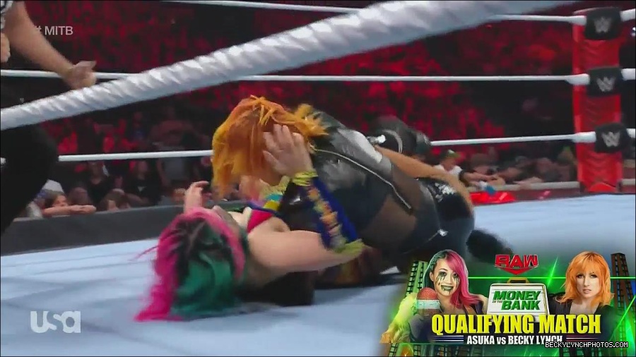 WWE_Monday_Night_Raw_2022_06_20_720p_HDTV_x264-NWCHD_mp4_006924223.jpg