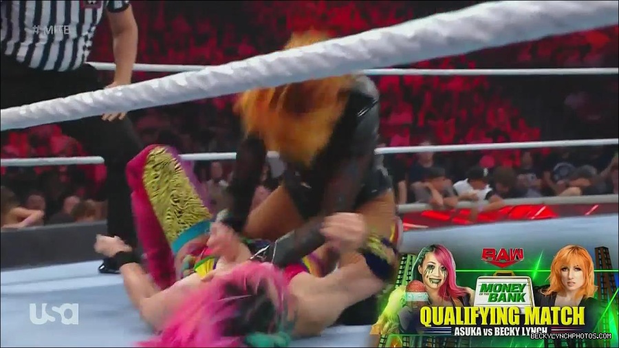 WWE_Monday_Night_Raw_2022_06_20_720p_HDTV_x264-NWCHD_mp4_006925825.jpg