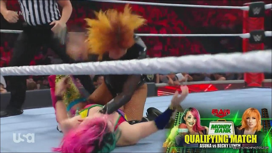 WWE_Monday_Night_Raw_2022_06_20_720p_HDTV_x264-NWCHD_mp4_006926225.jpg