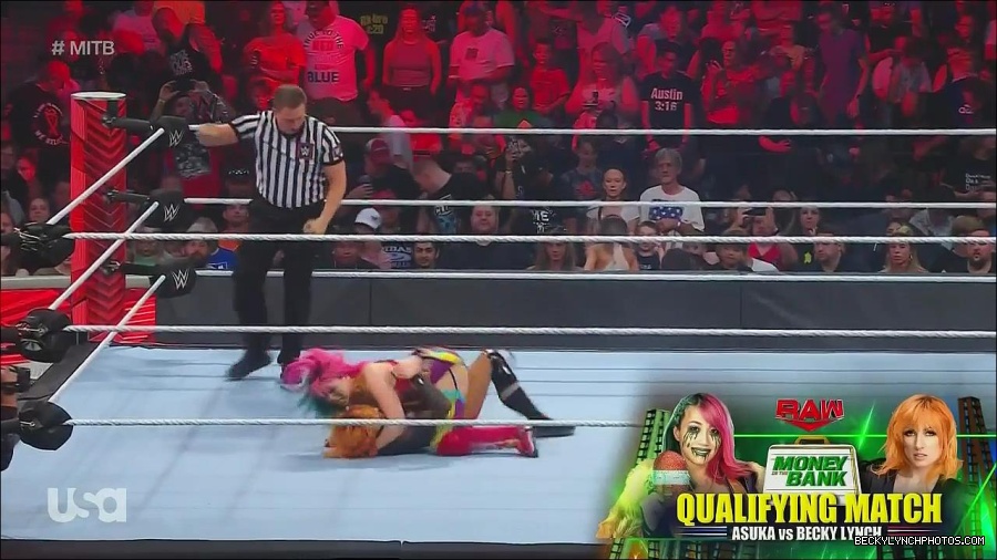 WWE_Monday_Night_Raw_2022_06_20_720p_HDTV_x264-NWCHD_mp4_006927427.jpg