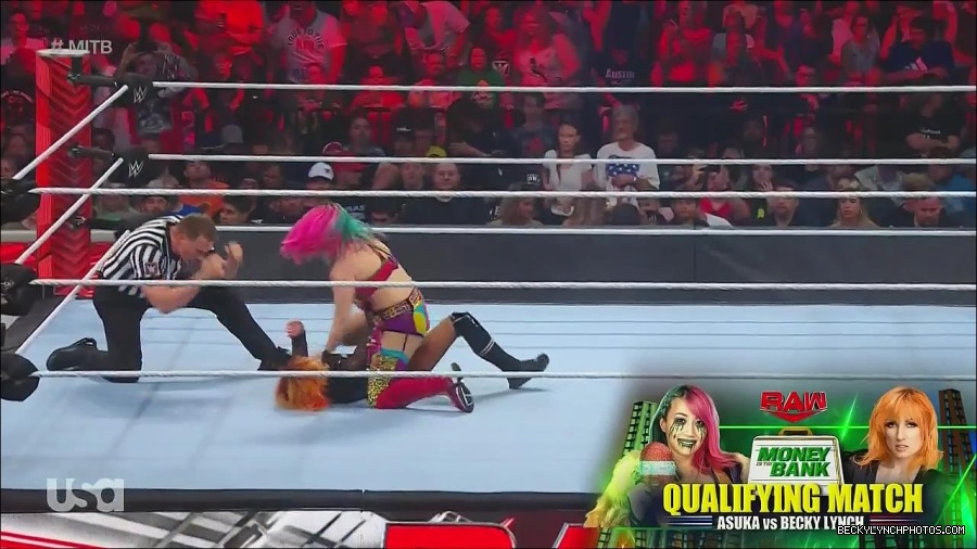 WWE_Monday_Night_Raw_2022_06_20_720p_HDTV_x264-NWCHD_mp4_006929028.jpg