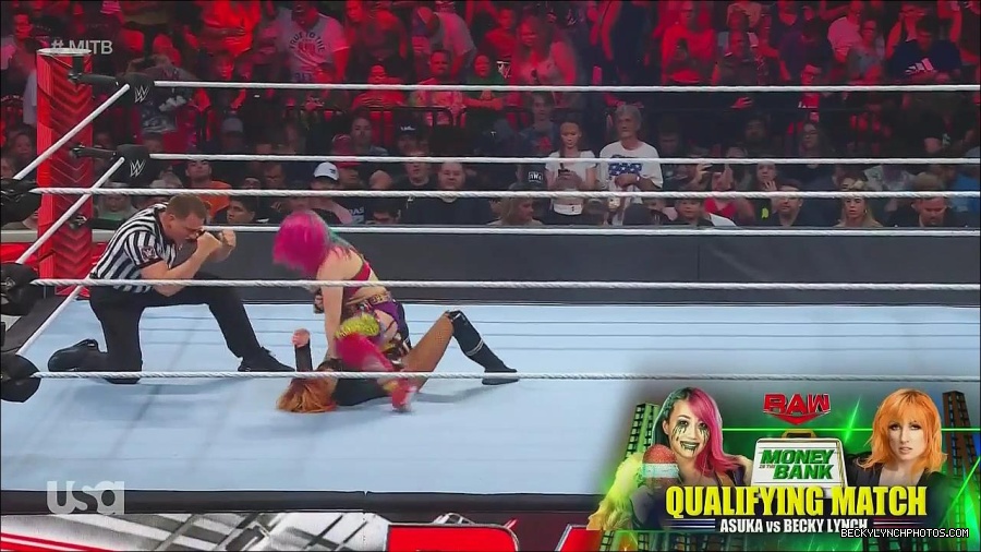 WWE_Monday_Night_Raw_2022_06_20_720p_HDTV_x264-NWCHD_mp4_006929429.jpg