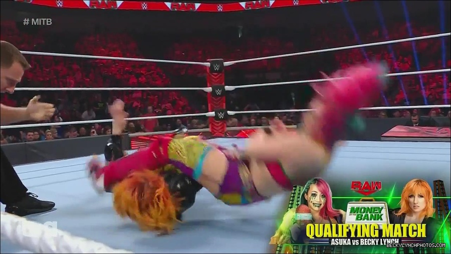WWE_Monday_Night_Raw_2022_06_20_720p_HDTV_x264-NWCHD_mp4_006930229.jpg