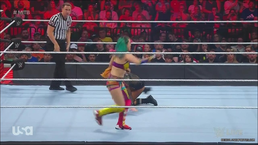 WWE_Monday_Night_Raw_2022_06_20_720p_HDTV_x264-NWCHD_mp4_006947847.jpg