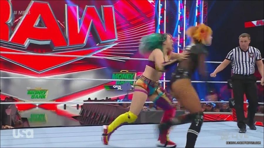 WWE_Monday_Night_Raw_2022_06_20_720p_HDTV_x264-NWCHD_mp4_006951451.jpg