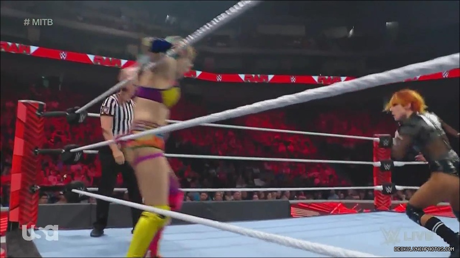 WWE_Monday_Night_Raw_2022_06_20_720p_HDTV_x264-NWCHD_mp4_006958658.jpg