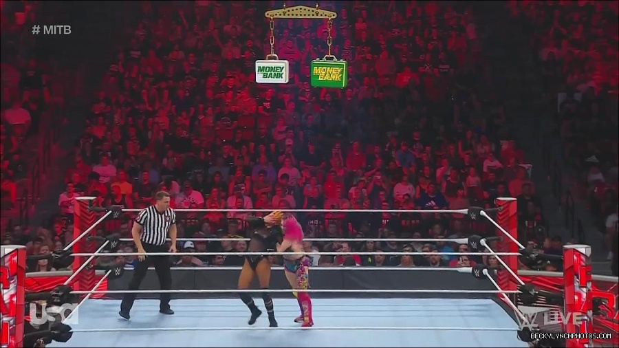 WWE_Monday_Night_Raw_2022_06_20_720p_HDTV_x264-NWCHD_mp4_006971070.jpg