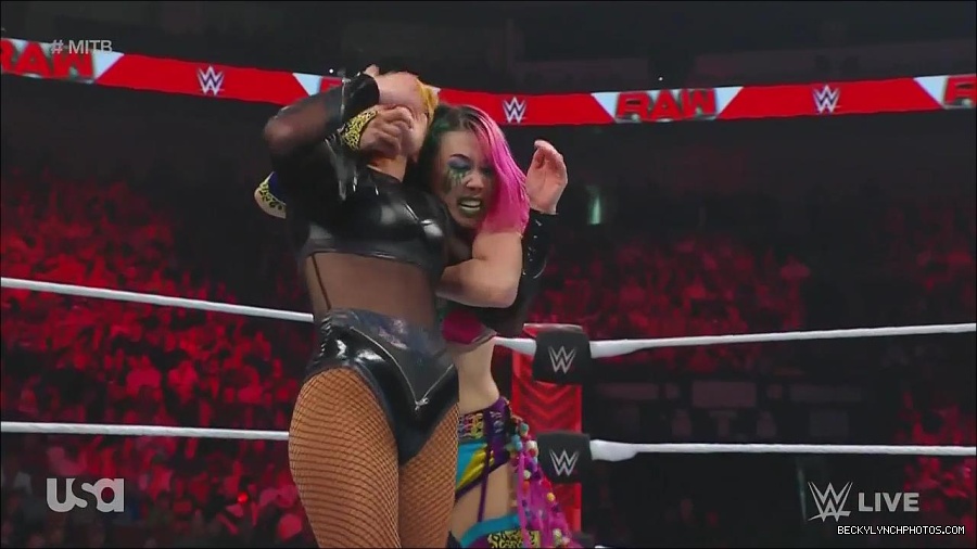 WWE_Monday_Night_Raw_2022_06_20_720p_HDTV_x264-NWCHD_mp4_006971871.jpg