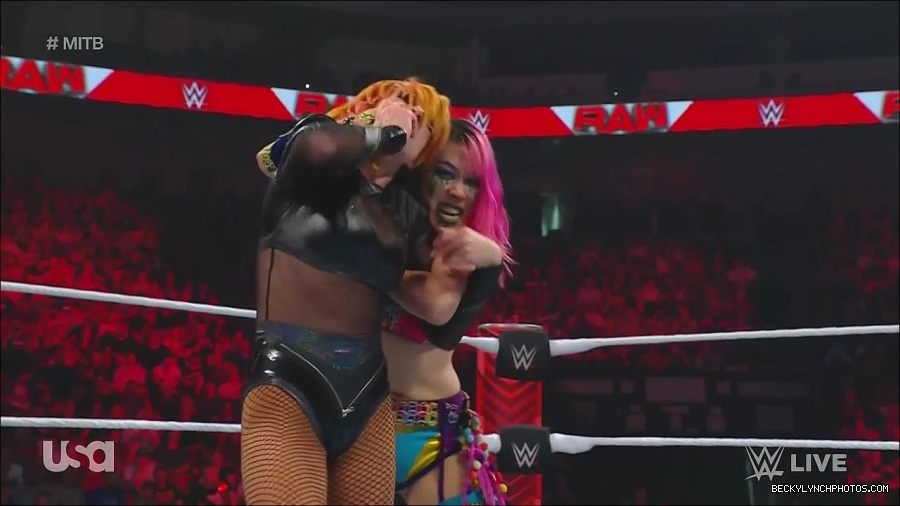 WWE_Monday_Night_Raw_2022_06_20_720p_HDTV_x264-NWCHD_mp4_006972271.jpg