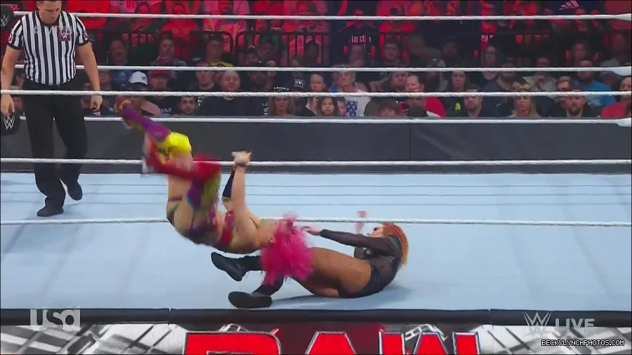 WWE_Monday_Night_Raw_2022_06_20_720p_HDTV_x264-NWCHD_mp4_006974674.jpg