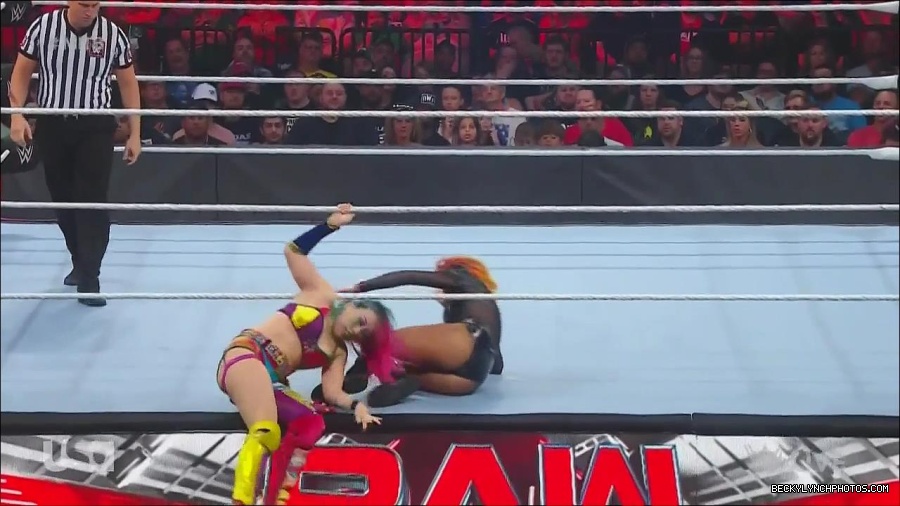 WWE_Monday_Night_Raw_2022_06_20_720p_HDTV_x264-NWCHD_mp4_006975074.jpg