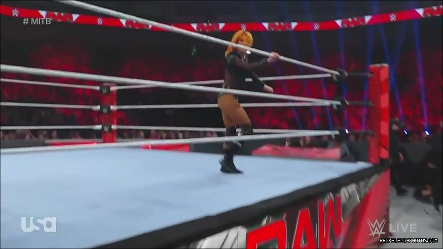 WWE_Monday_Night_Raw_2022_06_20_720p_HDTV_x264-NWCHD_mp4_006977877.jpg