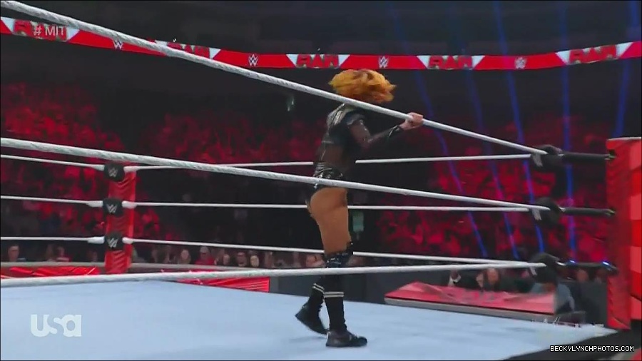WWE_Monday_Night_Raw_2022_06_20_720p_HDTV_x264-NWCHD_mp4_006978277.jpg