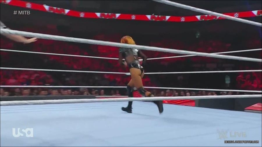 WWE_Monday_Night_Raw_2022_06_20_720p_HDTV_x264-NWCHD_mp4_006979479.jpg