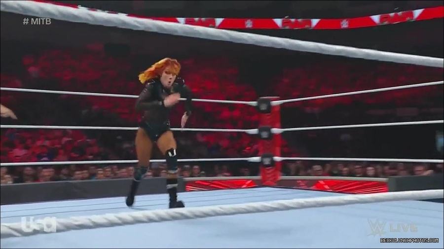 WWE_Monday_Night_Raw_2022_06_20_720p_HDTV_x264-NWCHD_mp4_006981080.jpg