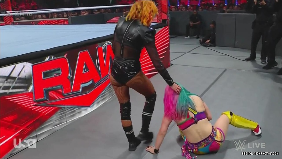 WWE_Monday_Night_Raw_2022_06_20_720p_HDTV_x264-NWCHD_mp4_006987487.jpg