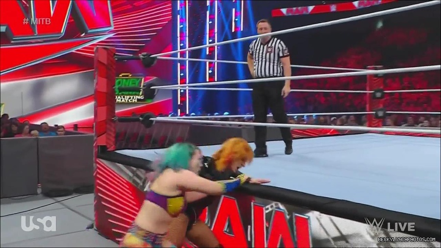 WWE_Monday_Night_Raw_2022_06_20_720p_HDTV_x264-NWCHD_mp4_006991090.jpg