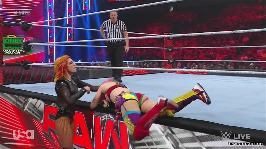 WWE_Monday_Night_Raw_2022_06_20_720p_HDTV_x264-NWCHD_mp4_006992692.jpg