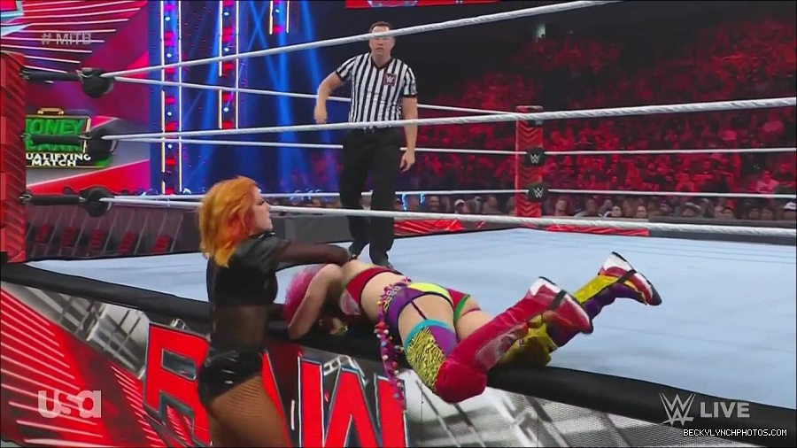 WWE_Monday_Night_Raw_2022_06_20_720p_HDTV_x264-NWCHD_mp4_006993092.jpg