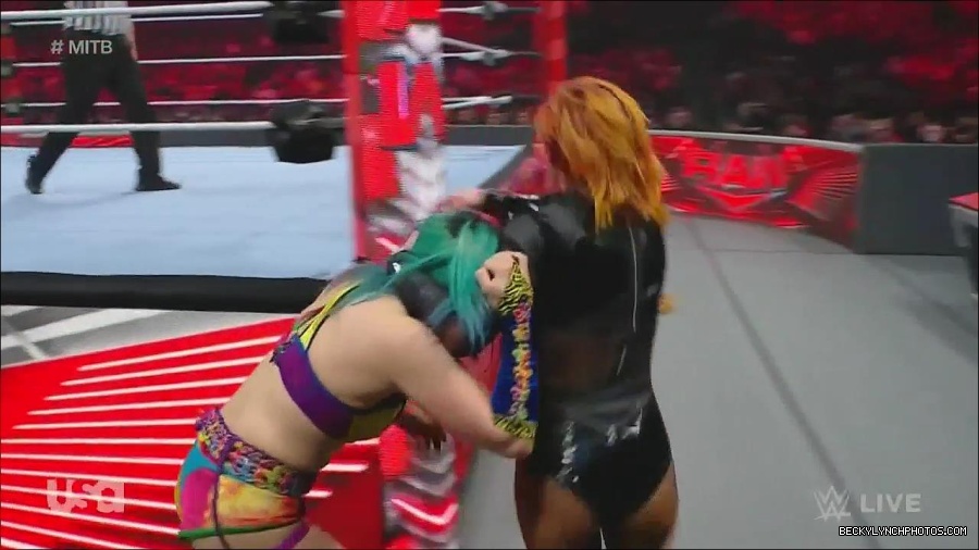 WWE_Monday_Night_Raw_2022_06_20_720p_HDTV_x264-NWCHD_mp4_007000700.jpg