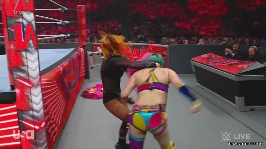 WWE_Monday_Night_Raw_2022_06_20_720p_HDTV_x264-NWCHD_mp4_007001501.jpg