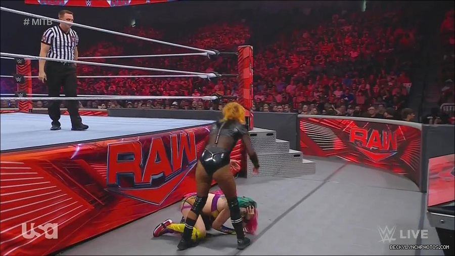 WWE_Monday_Night_Raw_2022_06_20_720p_HDTV_x264-NWCHD_mp4_007005505.jpg