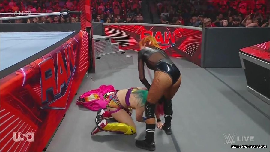 WWE_Monday_Night_Raw_2022_06_20_720p_HDTV_x264-NWCHD_mp4_007006305.jpg