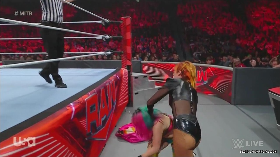 WWE_Monday_Night_Raw_2022_06_20_720p_HDTV_x264-NWCHD_mp4_007007507.jpg