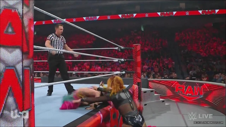 WWE_Monday_Night_Raw_2022_06_20_720p_HDTV_x264-NWCHD_mp4_007008708.jpg