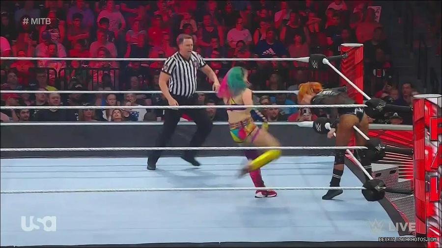 WWE_Monday_Night_Raw_2022_06_20_720p_HDTV_x264-NWCHD_mp4_007014313.jpg