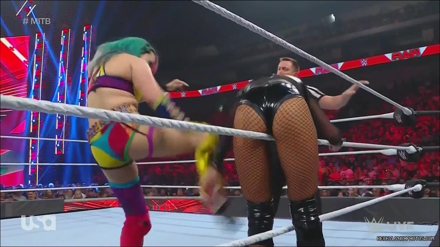 WWE_Monday_Night_Raw_2022_06_20_720p_HDTV_x264-NWCHD_mp4_007015915.jpg