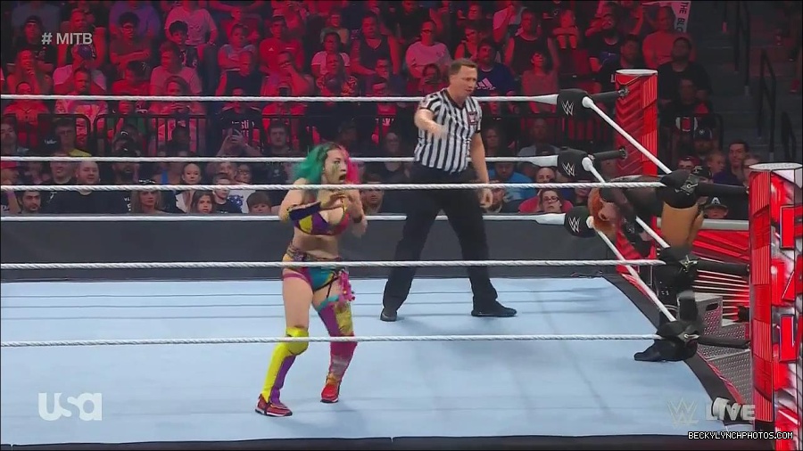 WWE_Monday_Night_Raw_2022_06_20_720p_HDTV_x264-NWCHD_mp4_007019919.jpg
