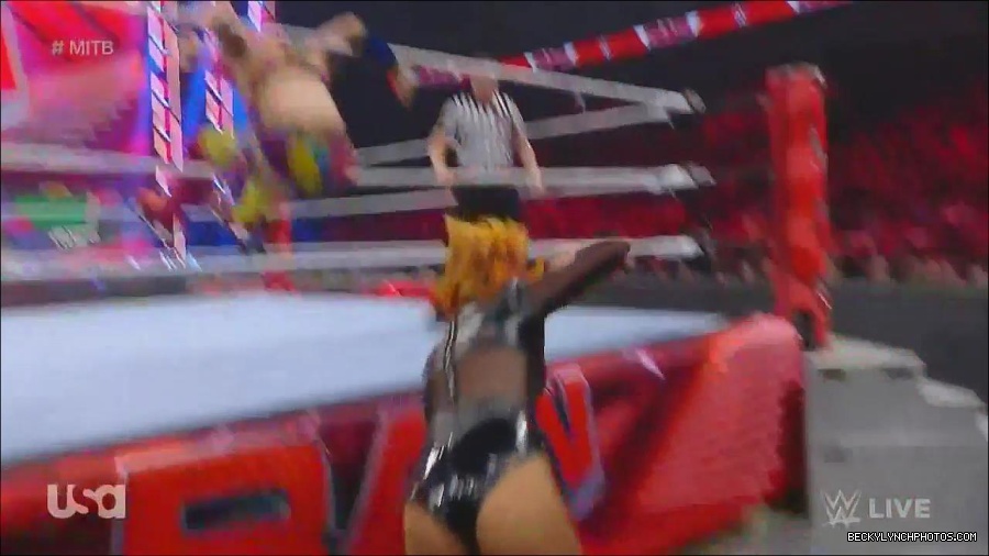 WWE_Monday_Night_Raw_2022_06_20_720p_HDTV_x264-NWCHD_mp4_007025925.jpg