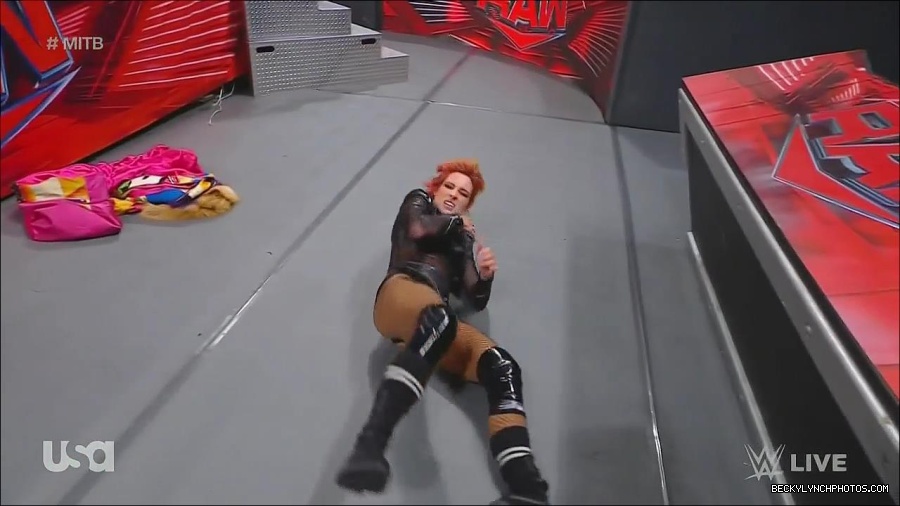 WWE_Monday_Night_Raw_2022_06_20_720p_HDTV_x264-NWCHD_mp4_007027126.jpg