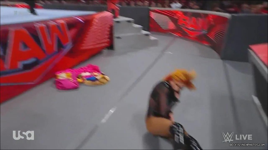 WWE_Monday_Night_Raw_2022_06_20_720p_HDTV_x264-NWCHD_mp4_007027527.jpg