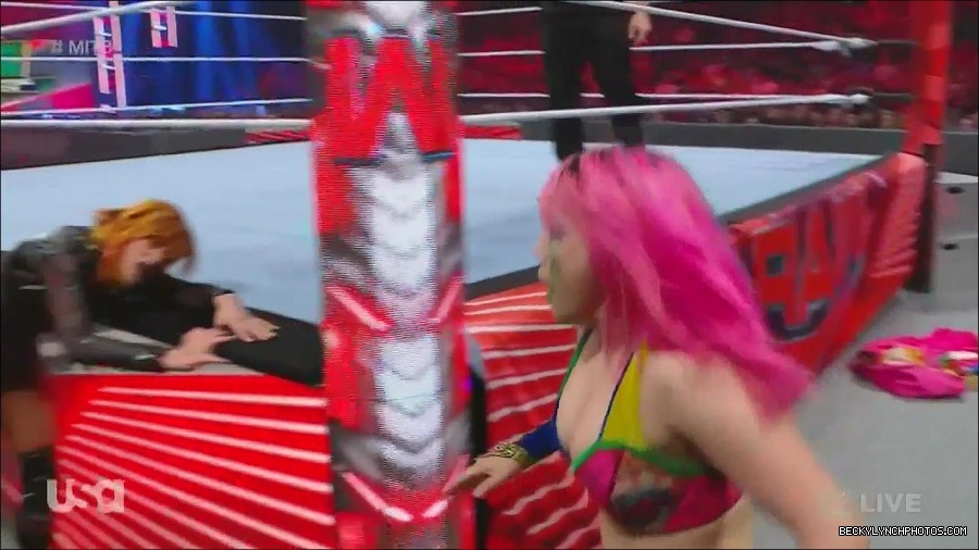 WWE_Monday_Night_Raw_2022_06_20_720p_HDTV_x264-NWCHD_mp4_007039939.jpg