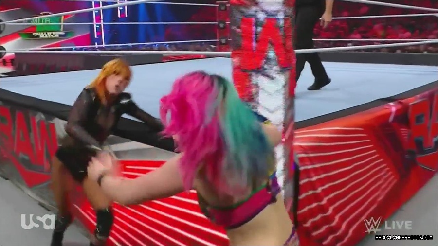 WWE_Monday_Night_Raw_2022_06_20_720p_HDTV_x264-NWCHD_mp4_007040339.jpg