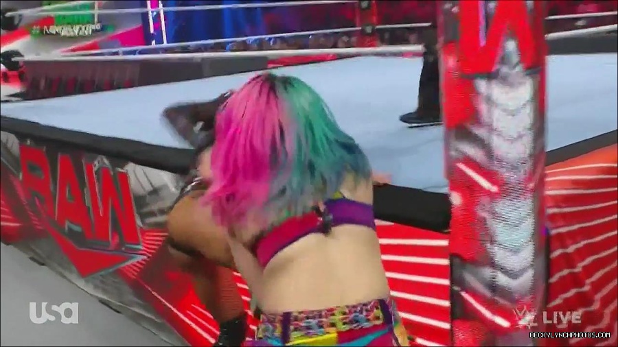 WWE_Monday_Night_Raw_2022_06_20_720p_HDTV_x264-NWCHD_mp4_007040740.jpg