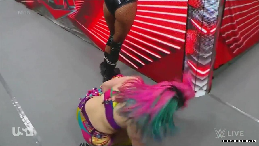 WWE_Monday_Night_Raw_2022_06_20_720p_HDTV_x264-NWCHD_mp4_007041541.jpg