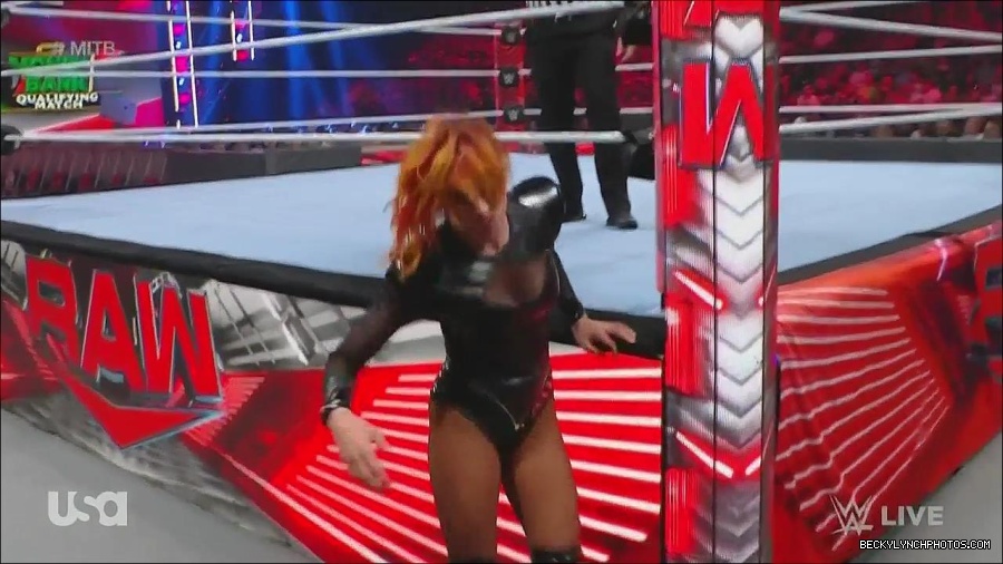 WWE_Monday_Night_Raw_2022_06_20_720p_HDTV_x264-NWCHD_mp4_007043543.jpg