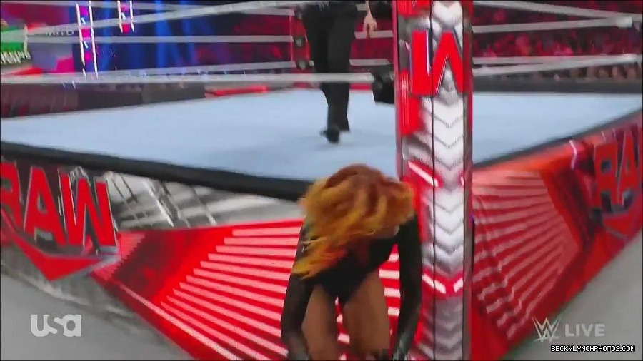 WWE_Monday_Night_Raw_2022_06_20_720p_HDTV_x264-NWCHD_mp4_007043943.jpg