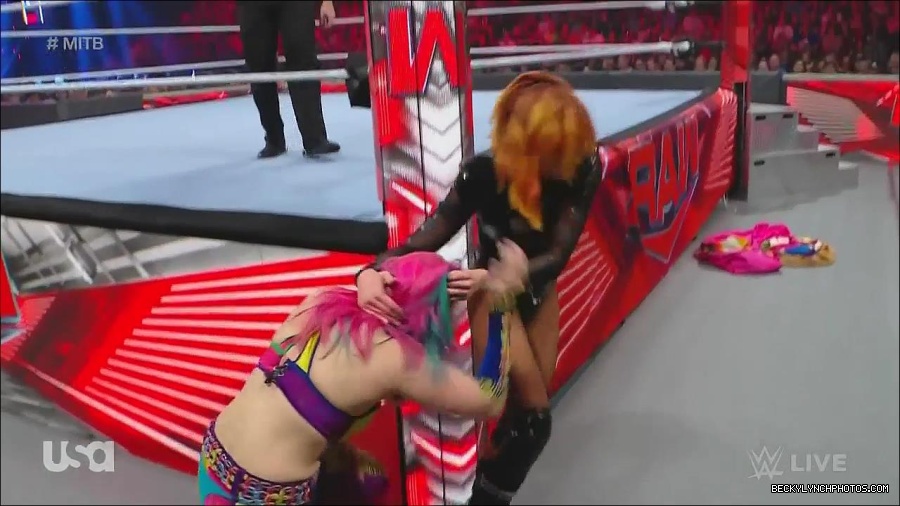 WWE_Monday_Night_Raw_2022_06_20_720p_HDTV_x264-NWCHD_mp4_007045144.jpg